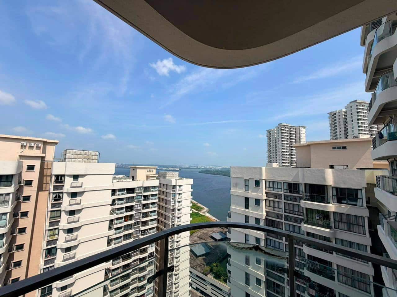 Condo Baypoint Bay Point Country Garden Danga Bay 5