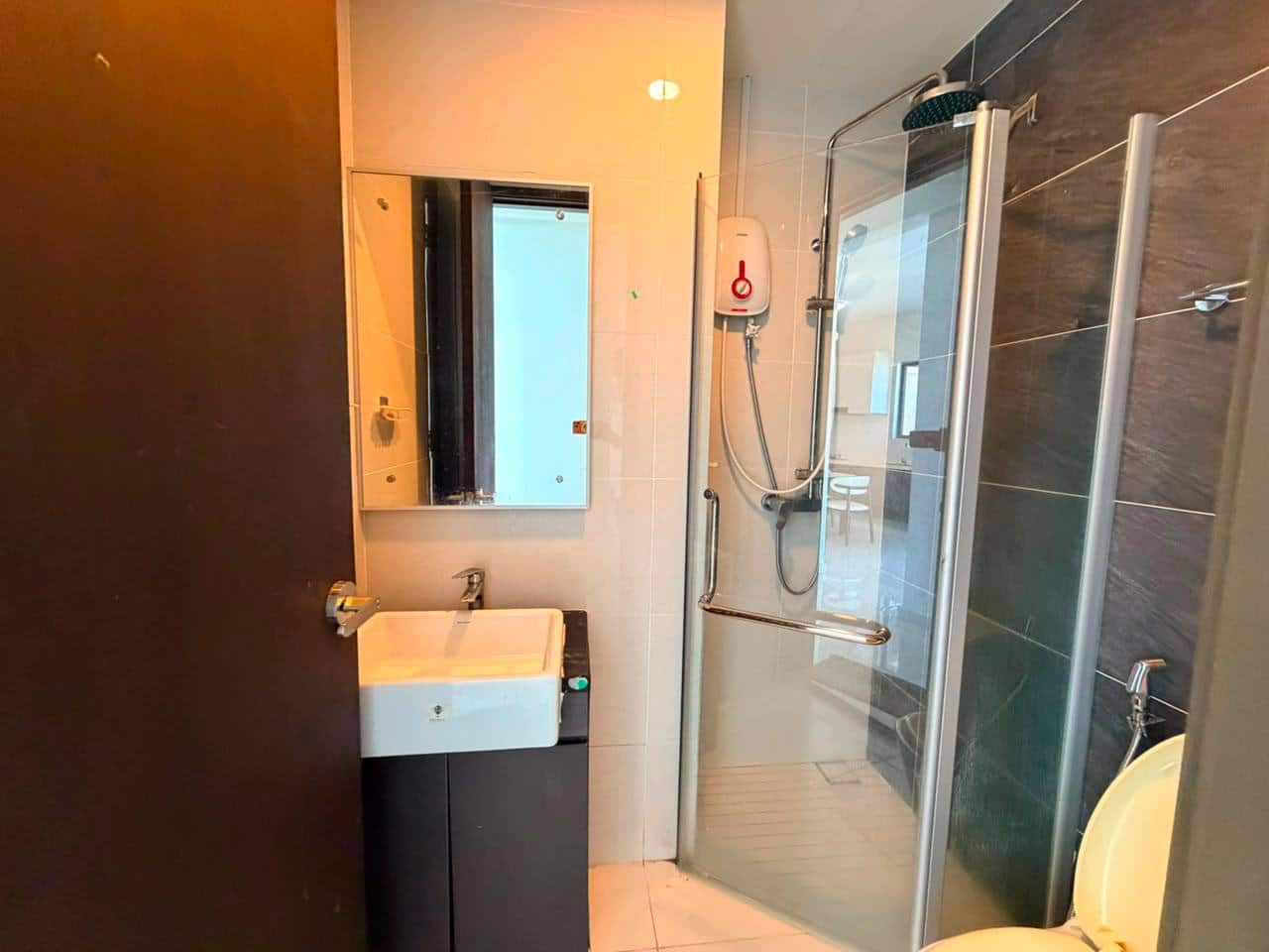 Condo Baypoint Bay Point Country Garden Danga Bay 11