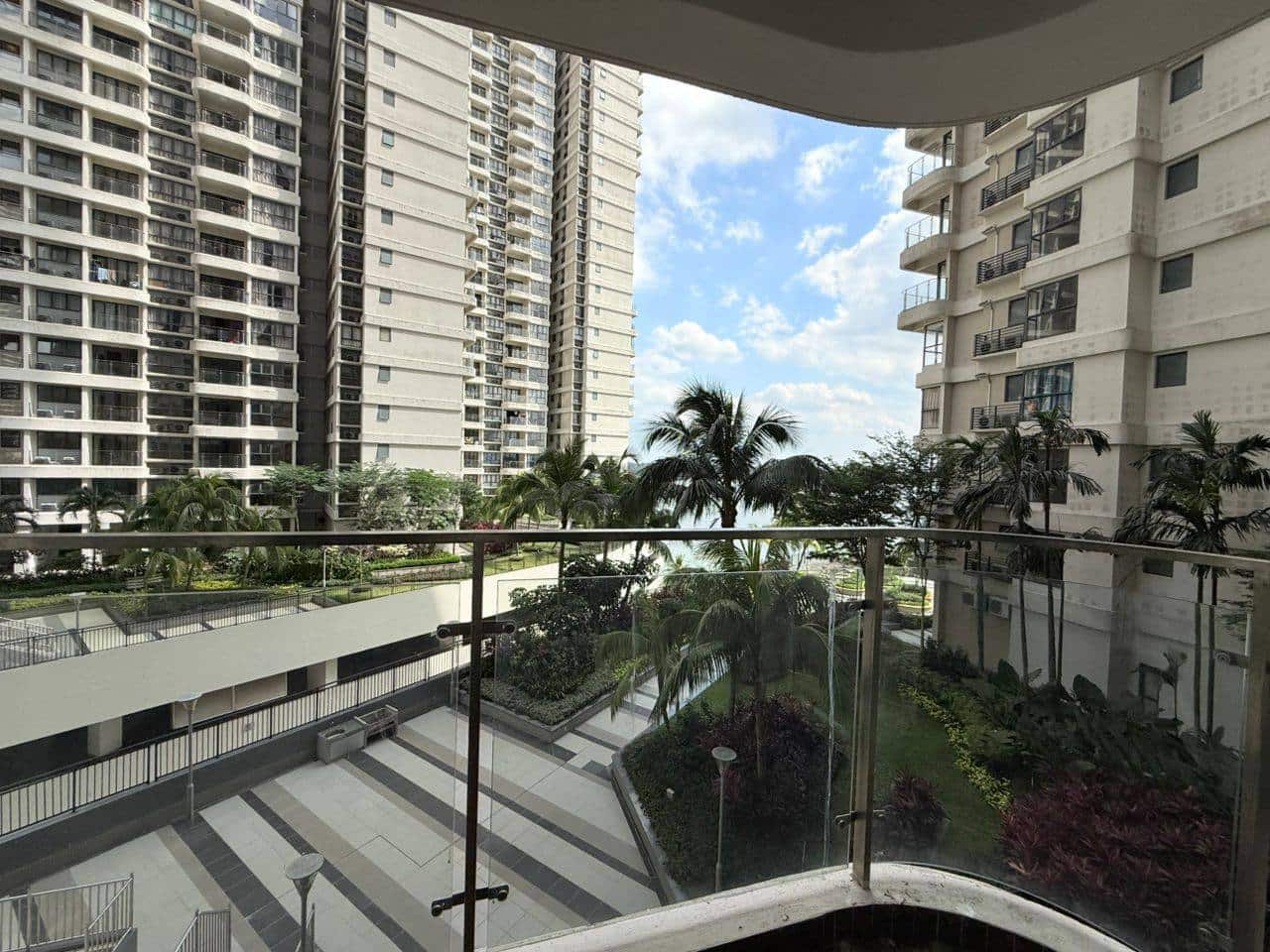 Condominium Bay Laurel Country Garden Danga Bay 4