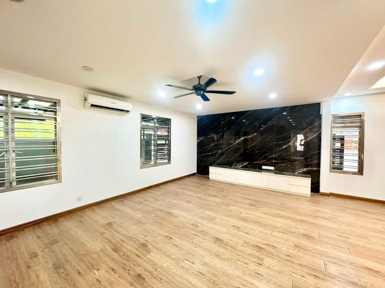 2-Storey Corner House Taman Bukit Kempas 2