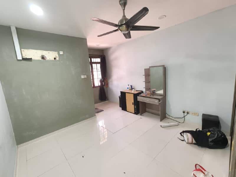 1.5-Storey Terrace House Bandar Seri Alam 5