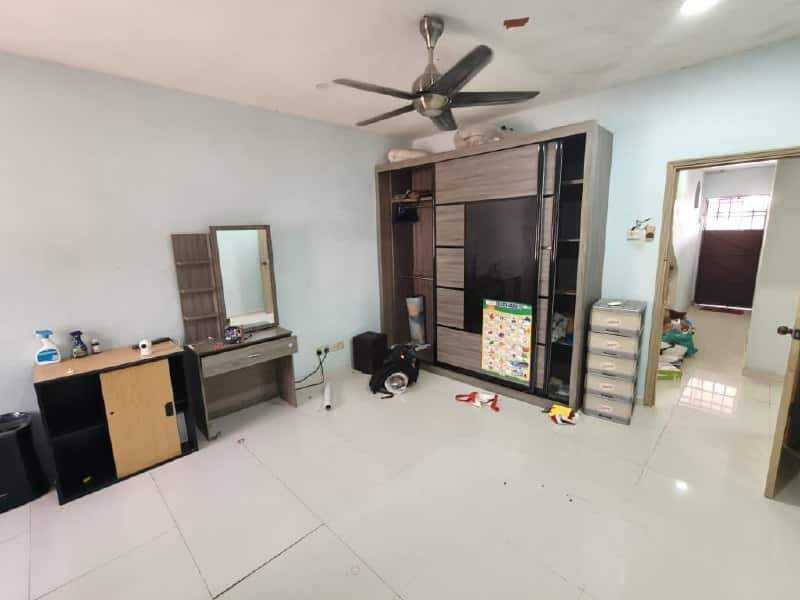 1.5-Storey Terrace House Bandar Seri Alam 4