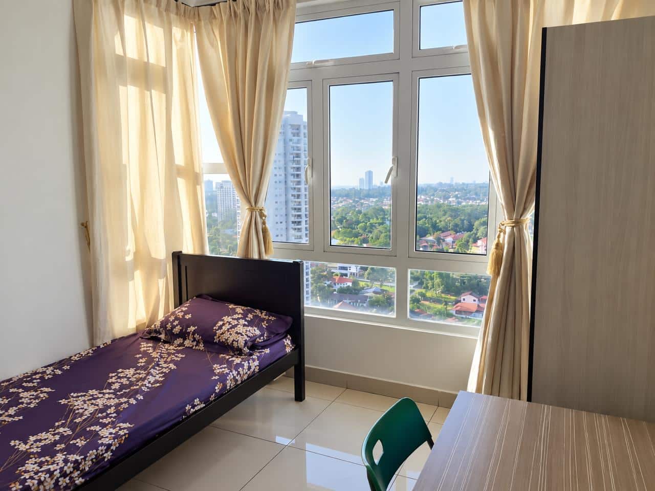 For Sale (CL8656)

Golden Sands Seaview

3 bedroom… 6