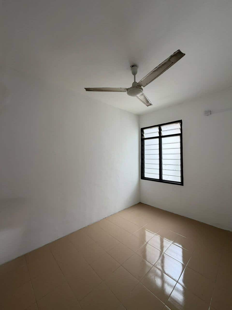 🔥 FOR SALE | PULAI PERDANA CORNER LOT 🔥

🏡 2 Store… 2