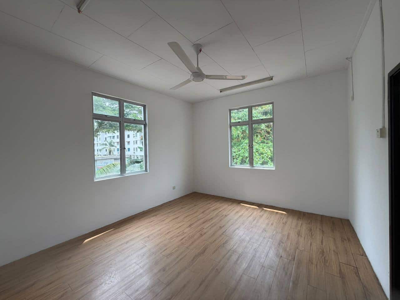 🔥 FOR SALE | PULAI PERDANA CORNER LOT 🔥

🏡 2 Store… 3