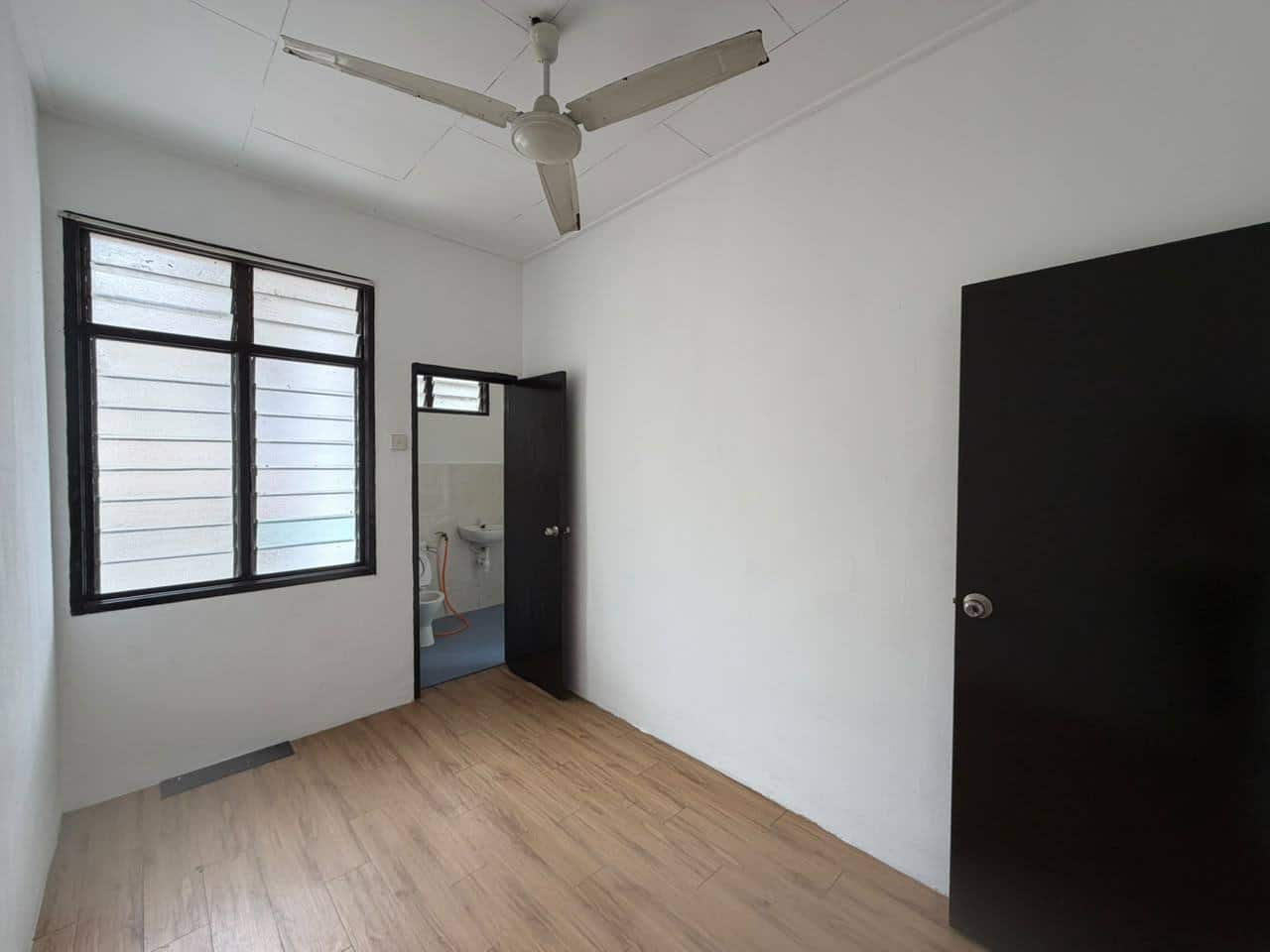 🔥 FOR SALE | PULAI PERDANA CORNER LOT 🔥

🏡 2 Store… 5