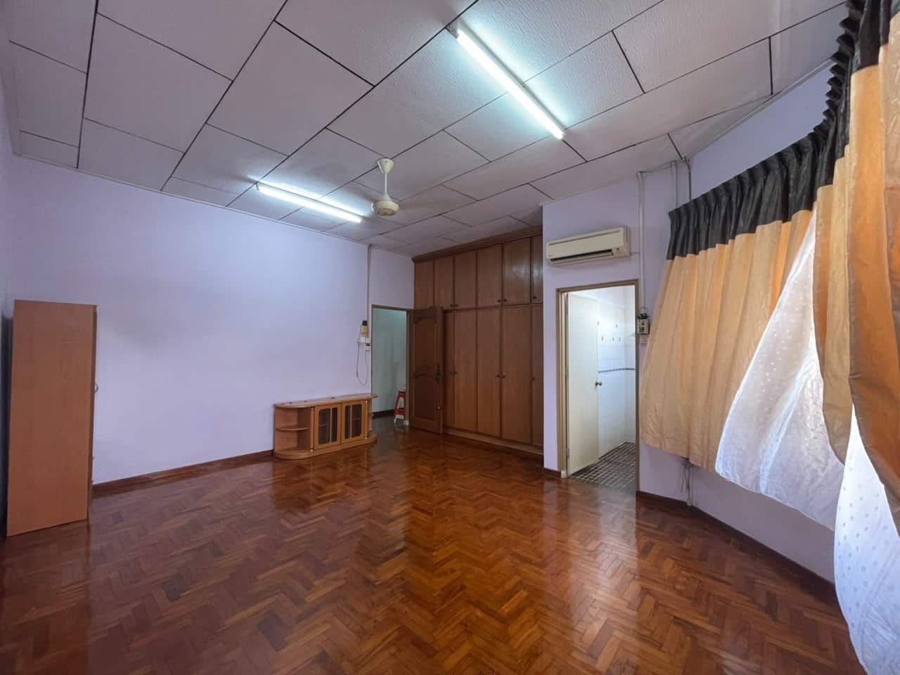 *Taman Daya Double Storey — For Sale*

📍 Jalan Rum… 10
