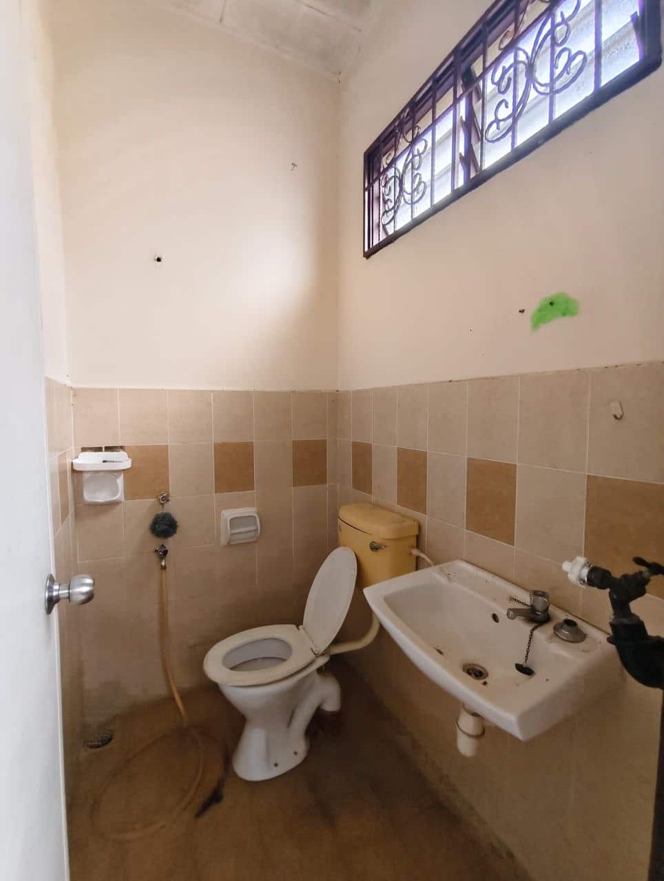 Jalan Terkukur, Bandar Putra Kulai, Kulai

Single … 6