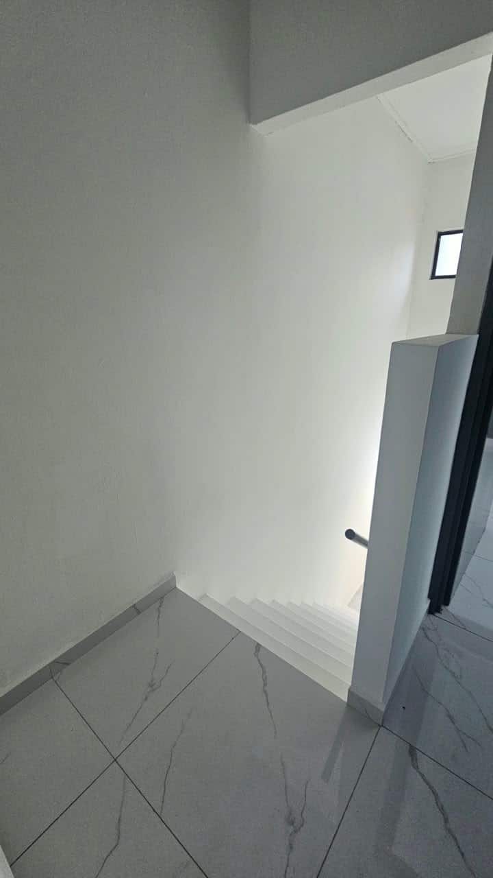 🏡 FOR SALE | Unblock View | Fully Renovated | Bigg… 2