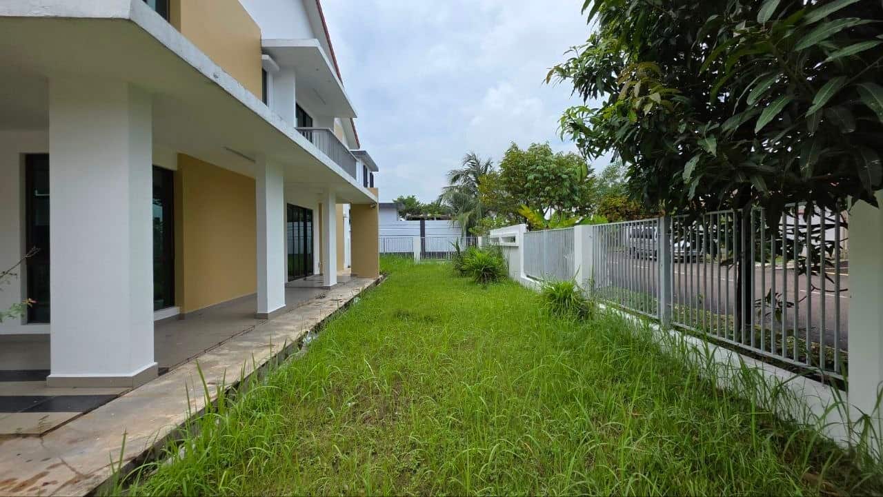 Bandar Dato Onn 
Jalan Perjiranan 15 
双层角头单位

Rema… 2