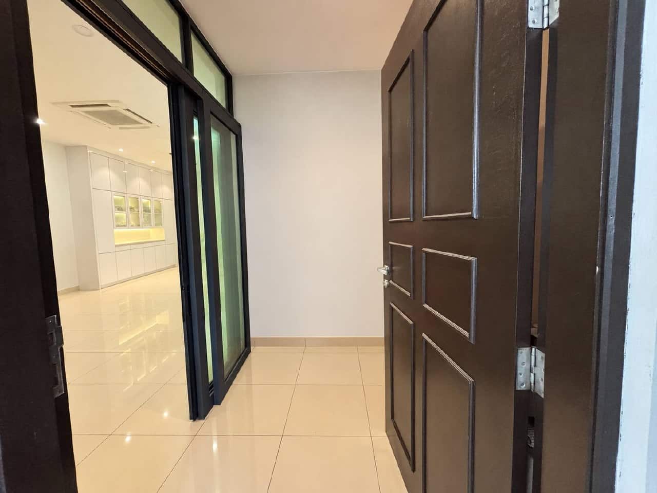 Update Bank Value

For Sale｜Taman Kensington 2 @ B… 5