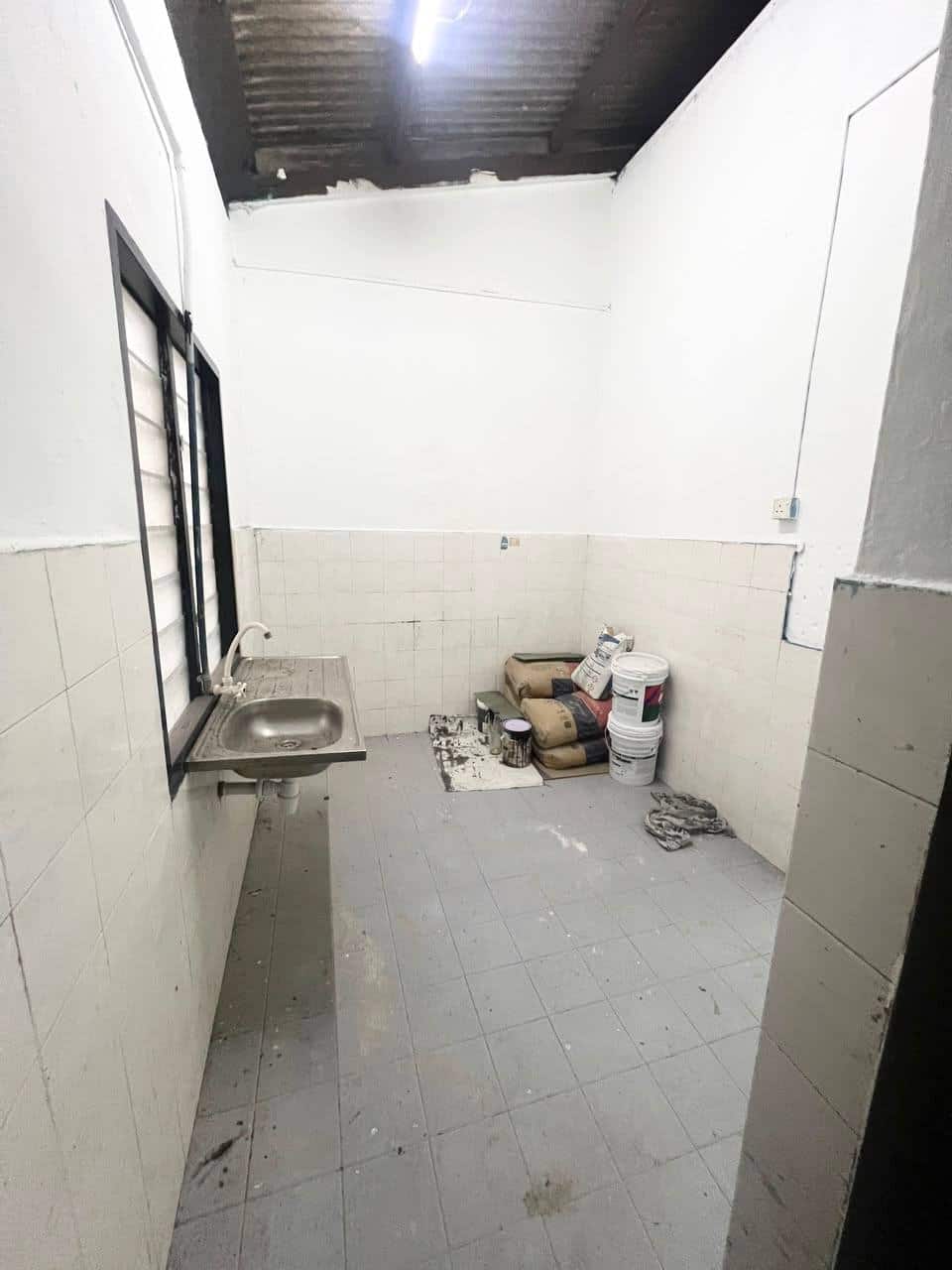 For Sale(AH7799) 
Single Storey Low Cost 
7 Jalan … 9