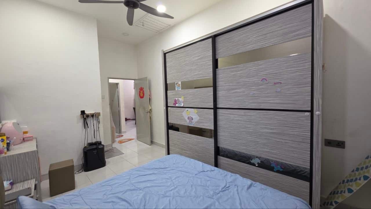 ⚡️Updated BV RM550k⚡️

Pulai Indah单层排屋美货‼️owner自己住… 3