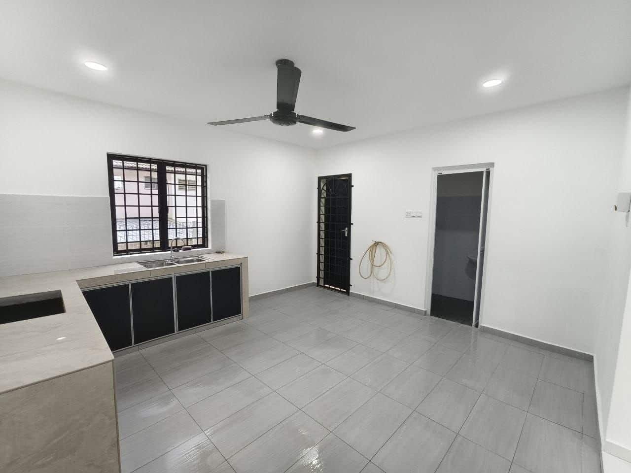 💰 低于估价卖！Taman Bukit Kempas 20 x 65 双层排屋！4房3厕精装单位，仅… 7