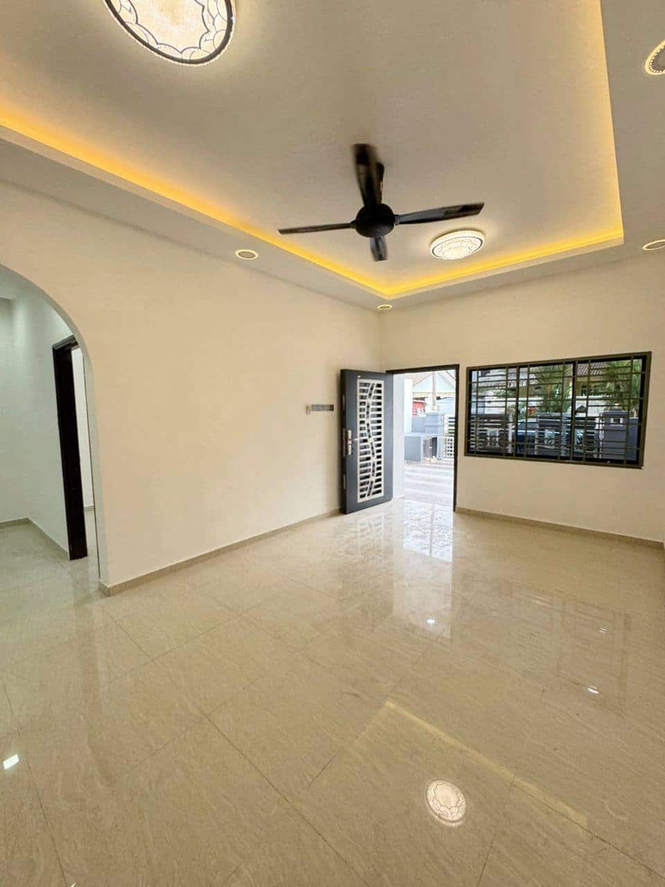 【 Fully Renovated + Fully Extended 】

Skudai Taman… 3