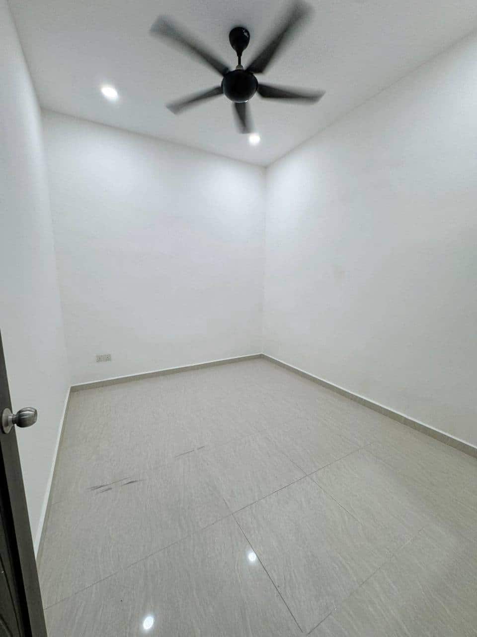 【 Fully Renovated + Fully Extended 】

Skudai Taman… 4