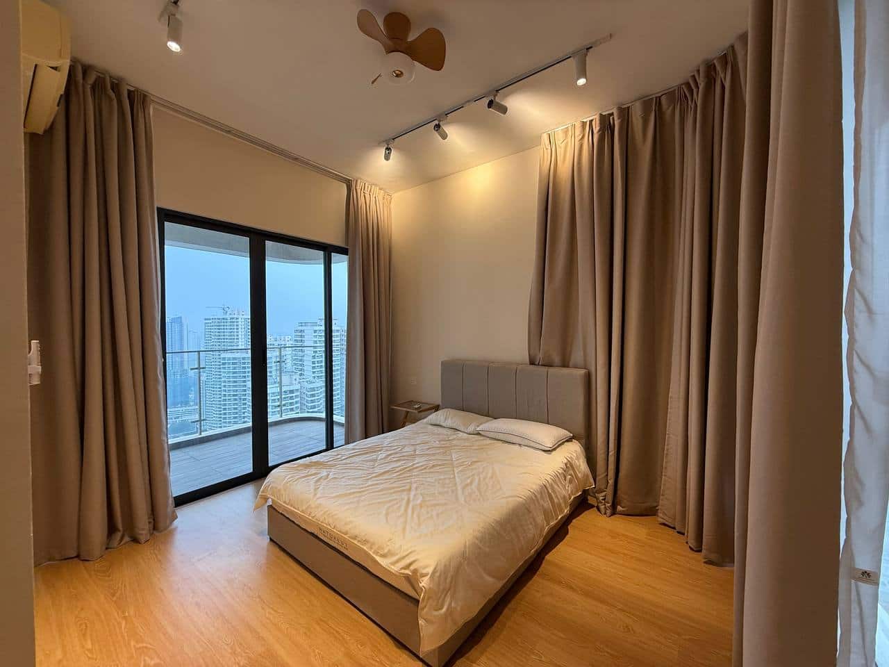For sale

Airbnb design unit

📍Kingsbay @ Country … 9