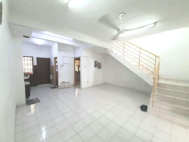 ‼️ Cheap ‼️ Full Loan 

For Sale (MF4283)

- Taman… 11