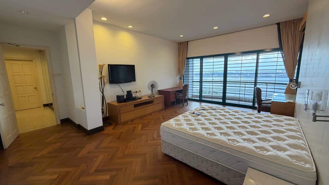 Exclusive Penthouse For Sale
Straits View @ Permas… 4