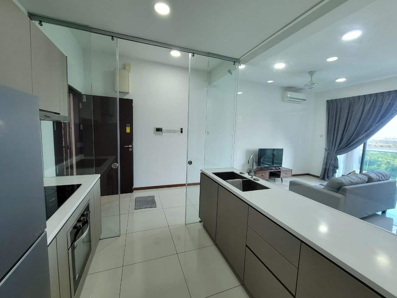 Condominium Crescent Bay Suites 5