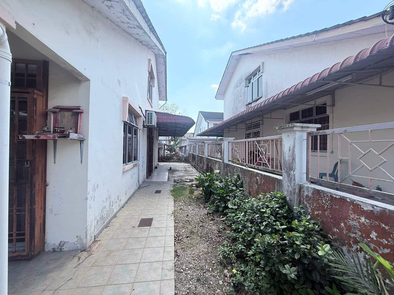Semi-D Terrace Taman Megan Ria 4
