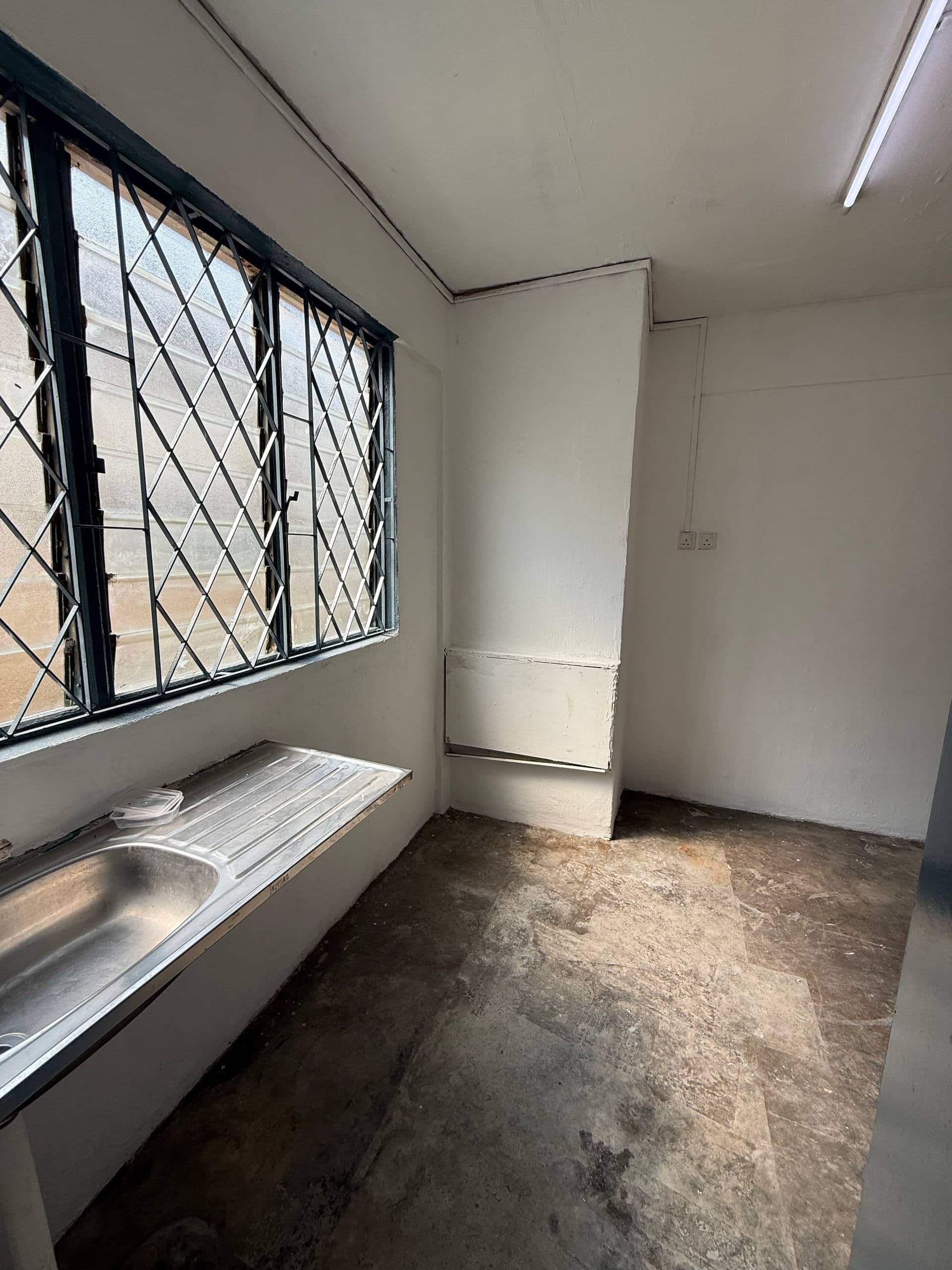 Low Cost Flat Taman Ungku Tun Aminah 4