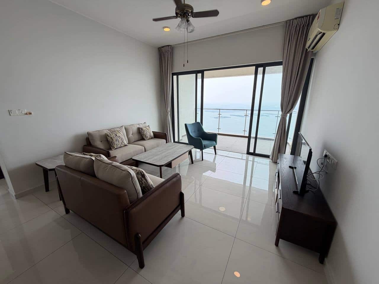 Condominium Country Garden Danga Bay 1