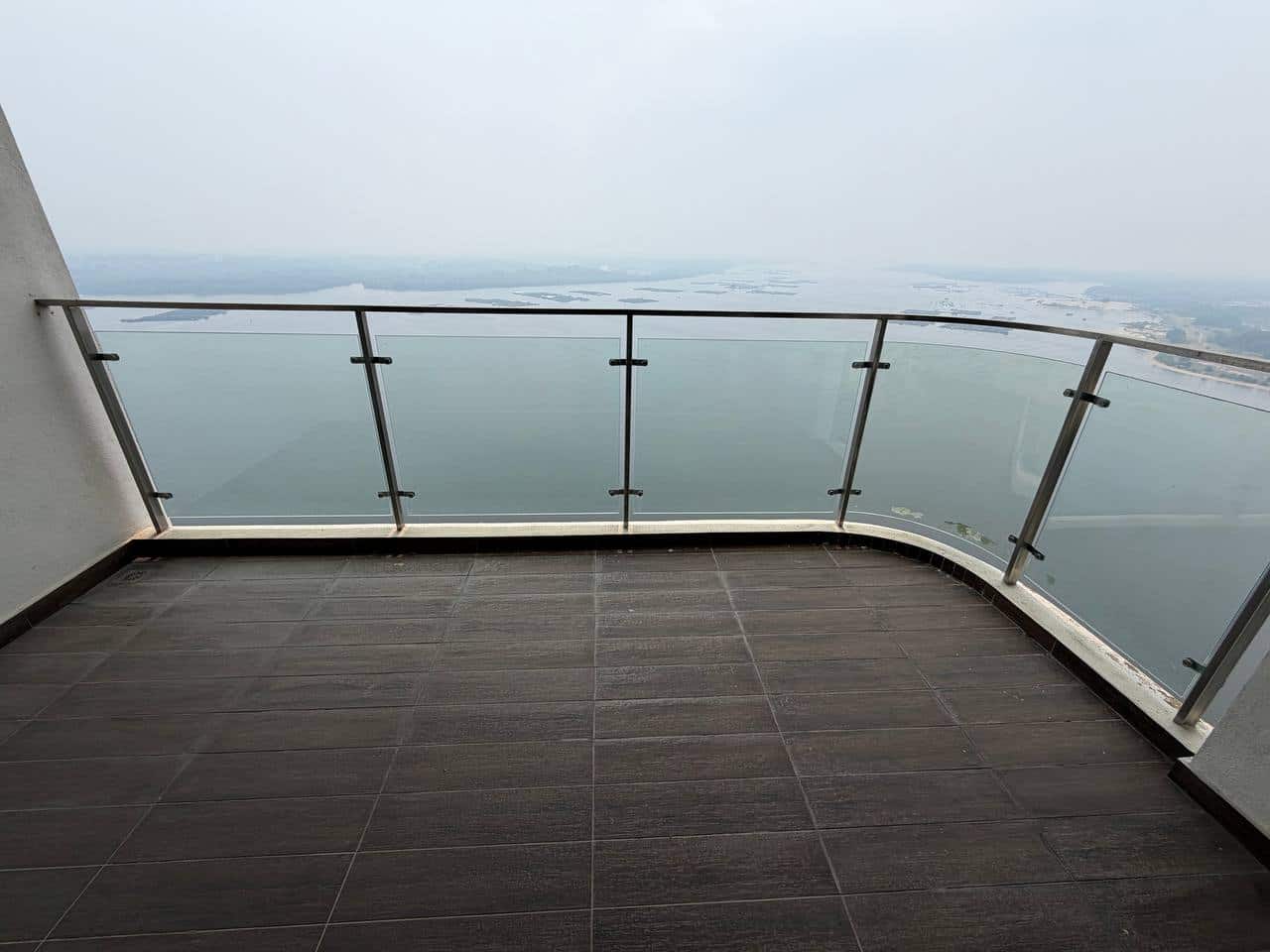 Condominium Country Garden Danga Bay 4