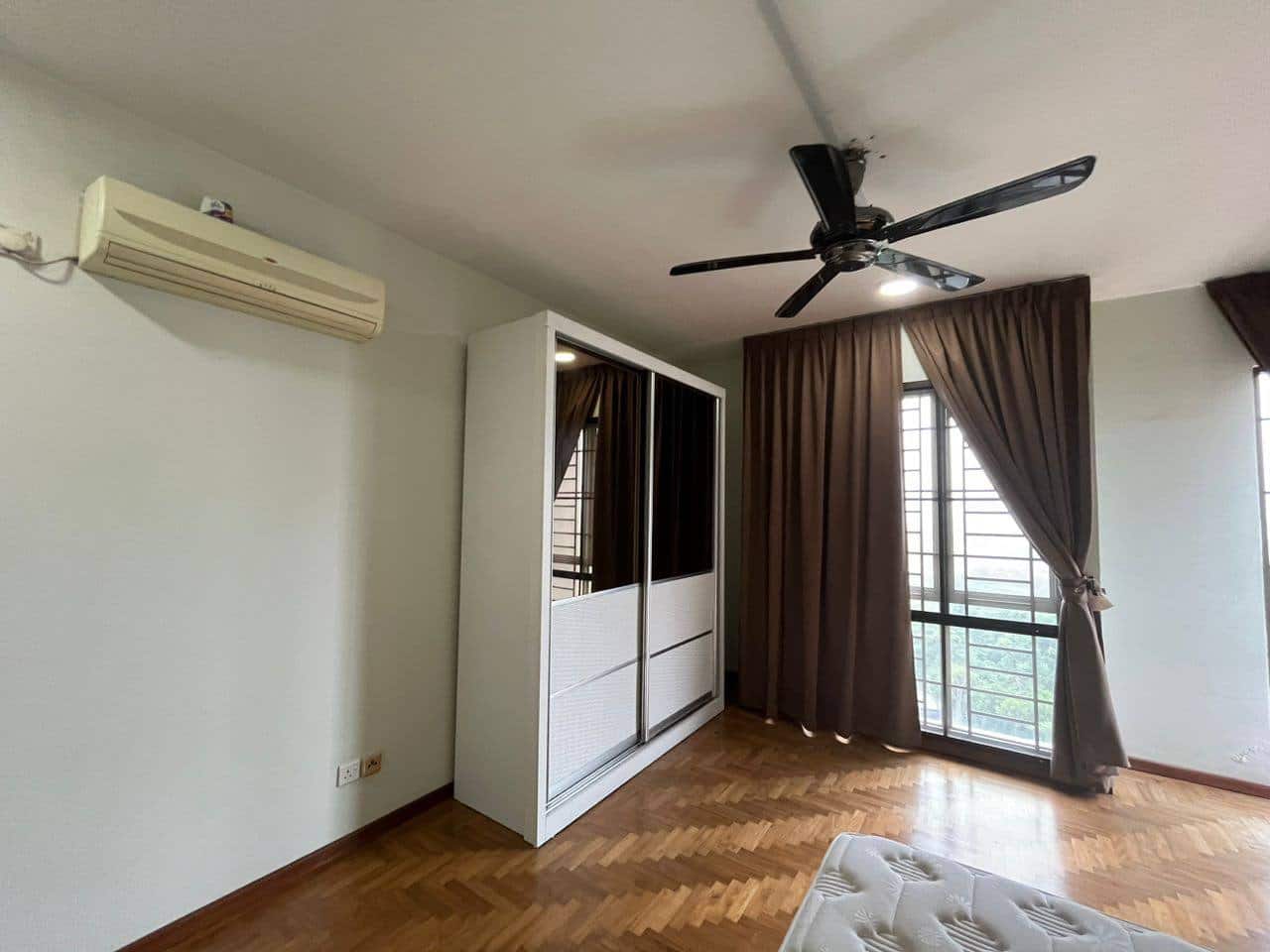Service Apartment Molek Pine 1 @ Taman Molek 7