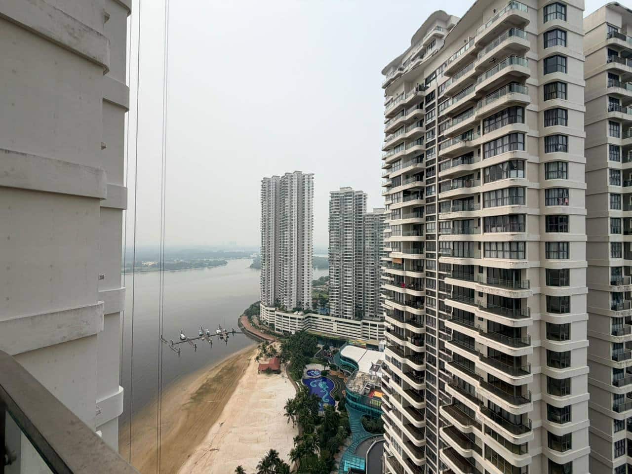Condominium Bay Laurel Country Garden Danga Bay 4