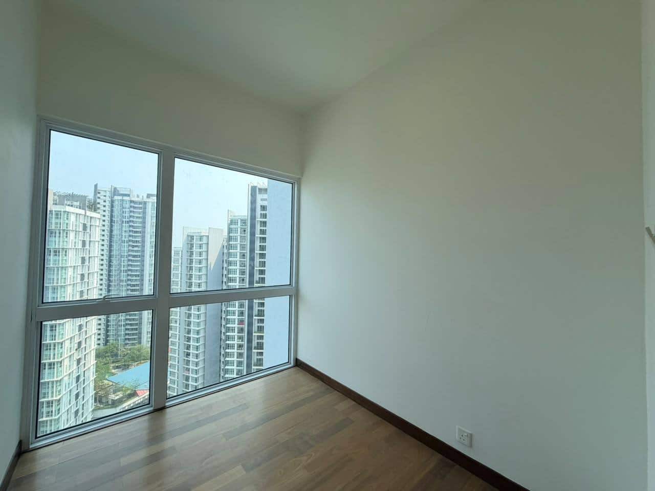 Condominium Medini 5
