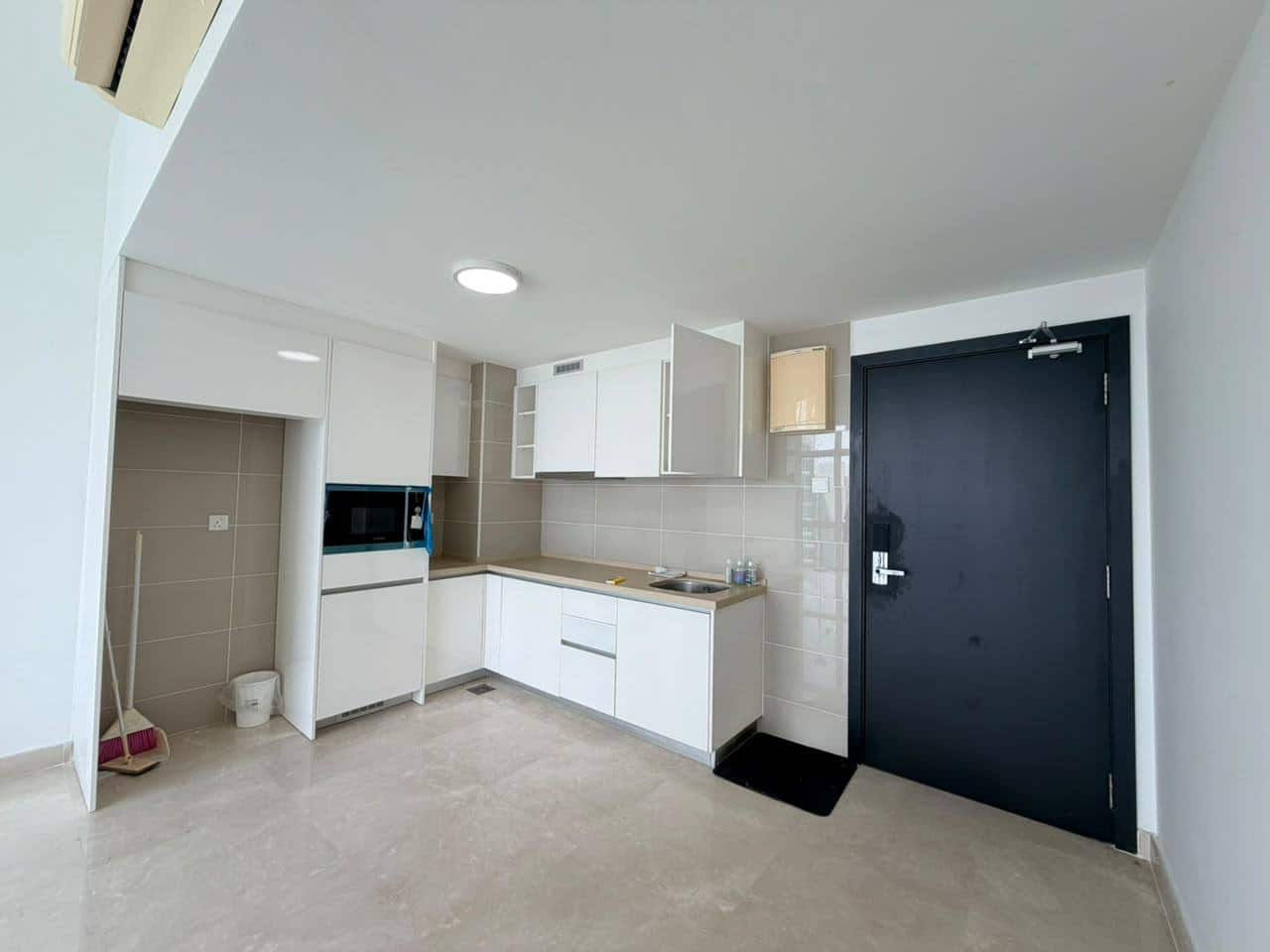 Condominium Medini 3