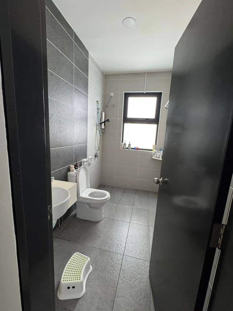 Double Storey Terrace House Glenmarie Johor 4