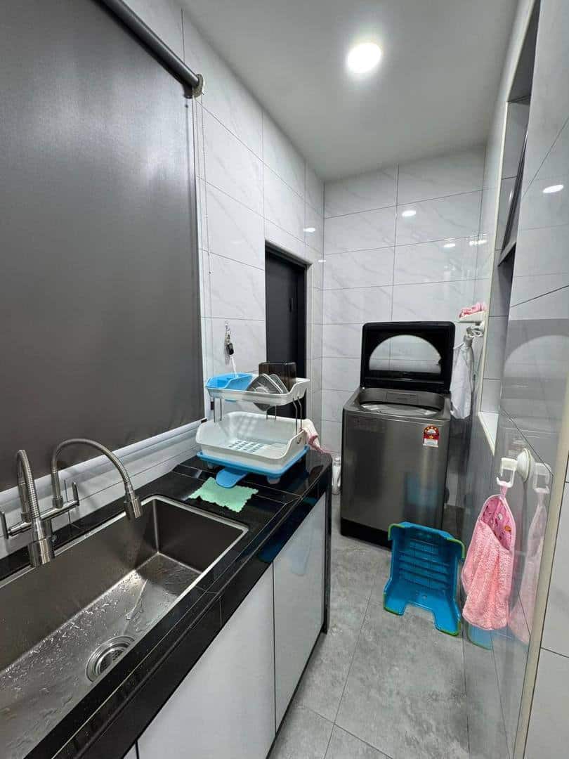 Double Storey Terrace House Glenmarie Johor 6