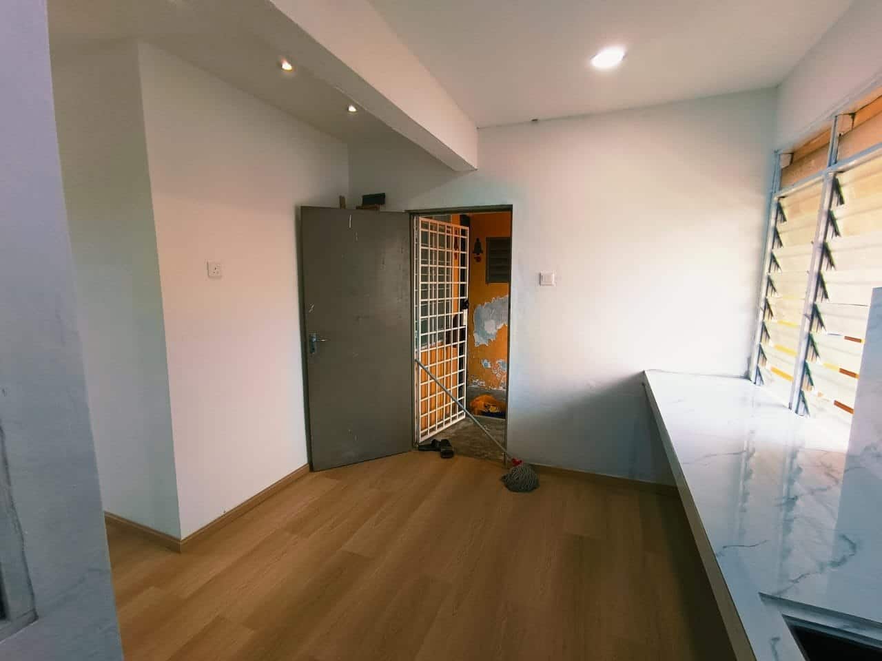 Low Cost Flat Temenggong 5
