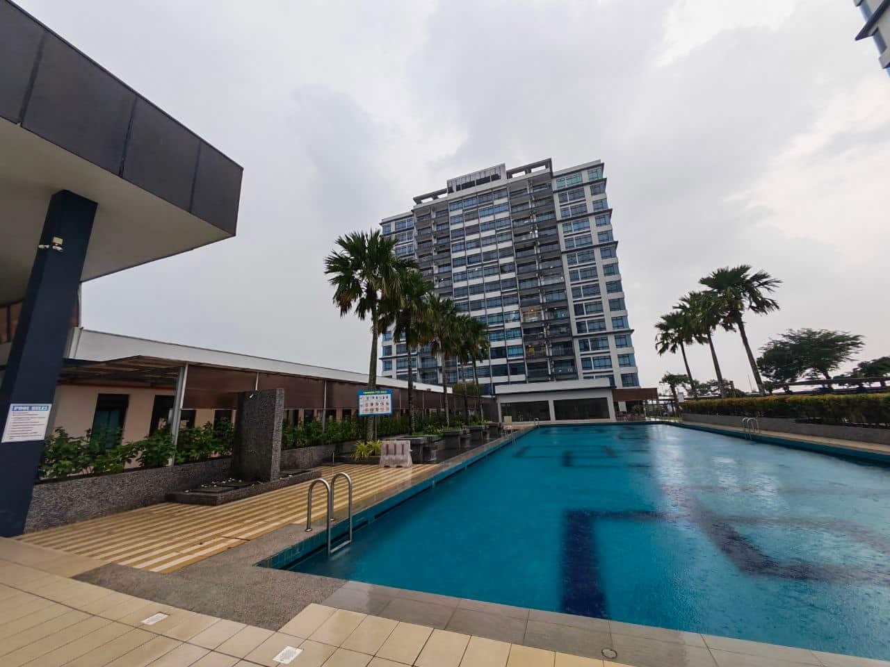 Service Apartment Seri Austin Residence 4