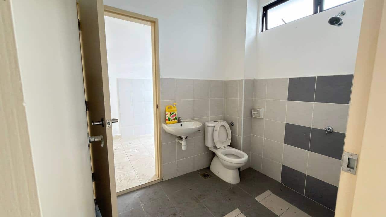 2-Storey Terrace House Meridin East 9