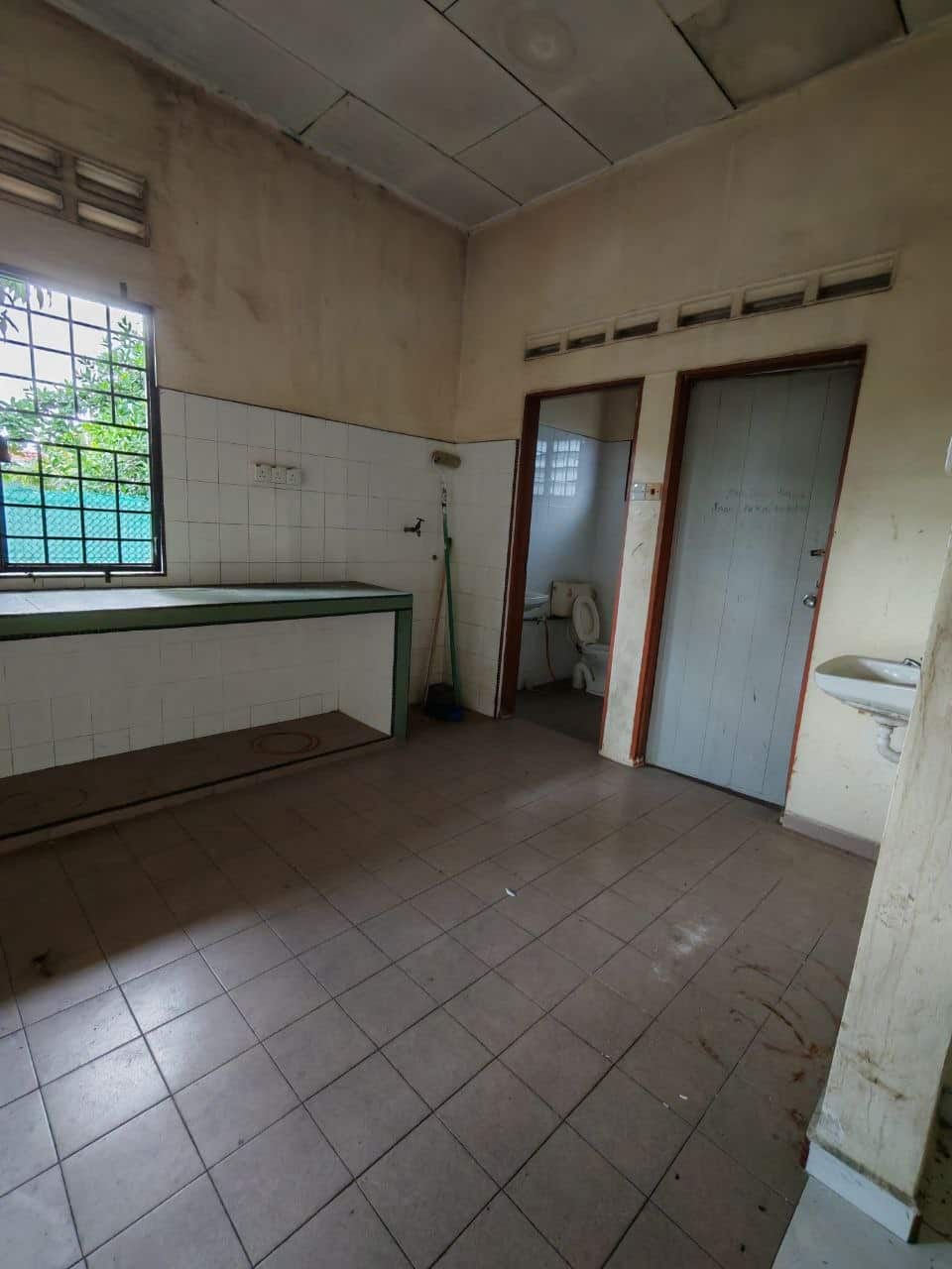1-Storey Terrace Tampoi 5