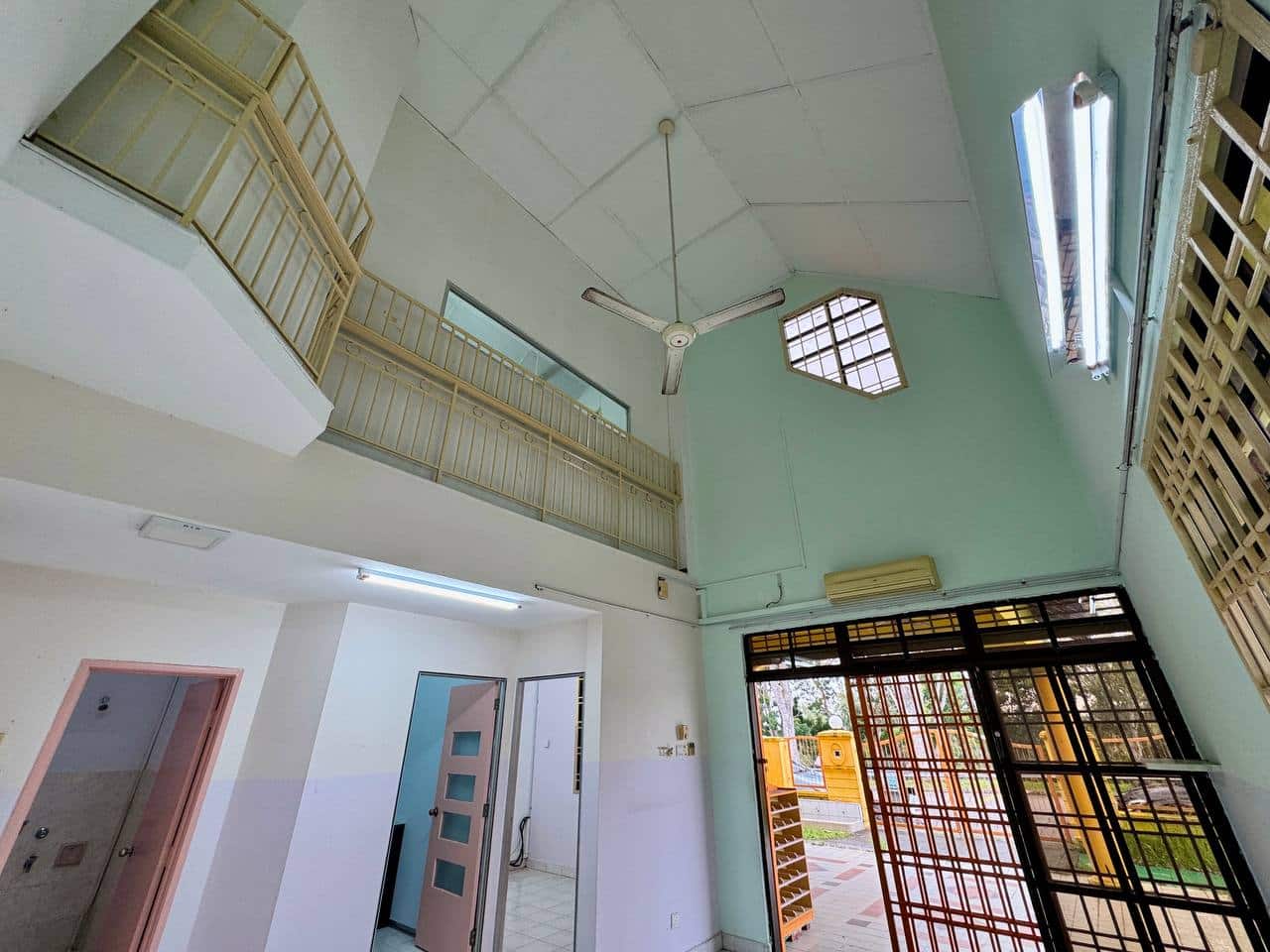 1.5-Storey Terrace House Jalan Pesona @ Pelangi Indah 7