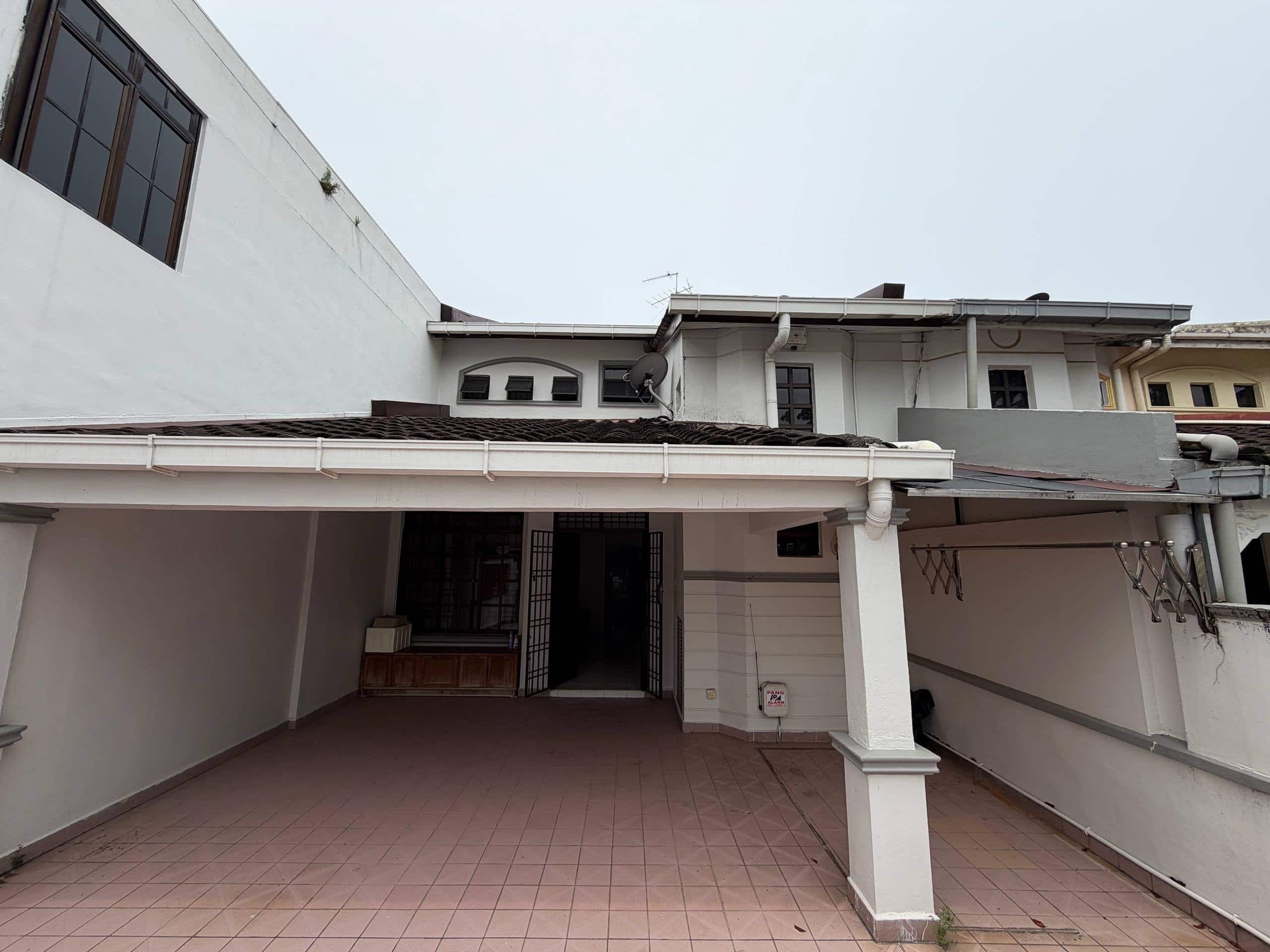 1.5-Storey Terrace House Jalan Gunung 3