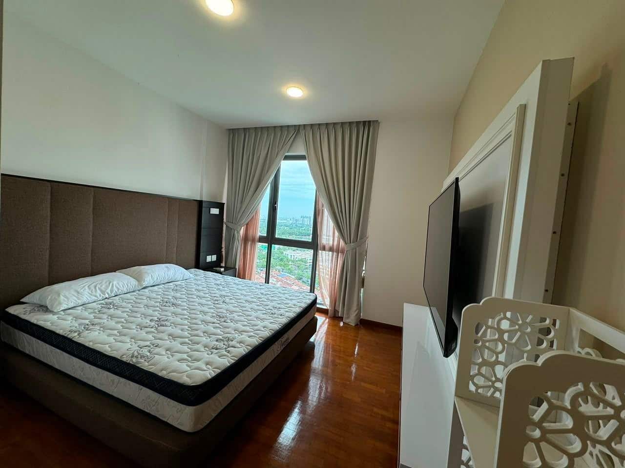 Condo Molek Pine 3 3