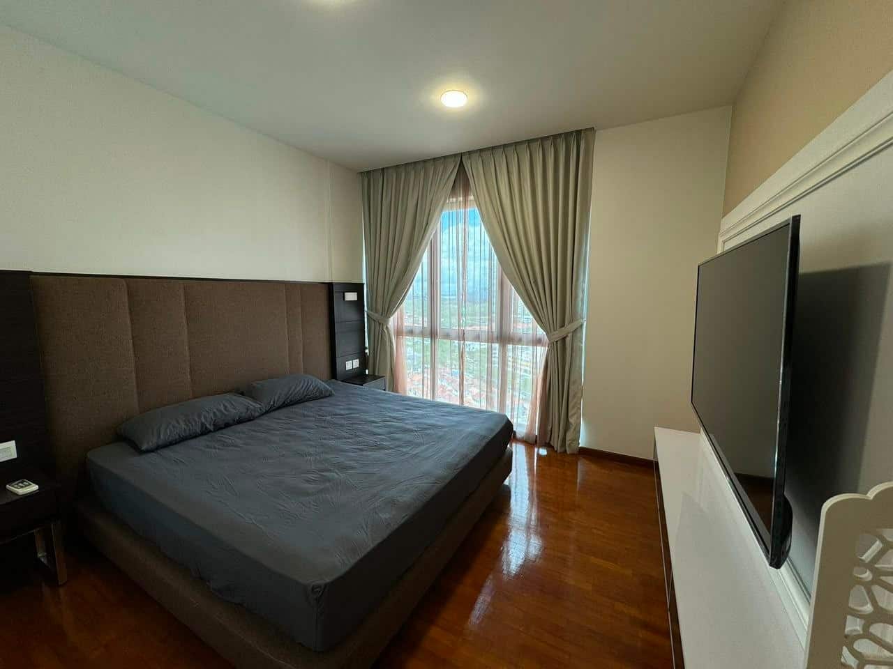 Condo Molek Pine 3 4