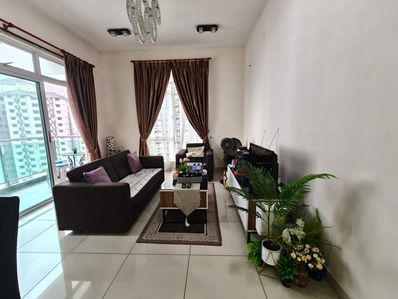 Condo Larkin 1