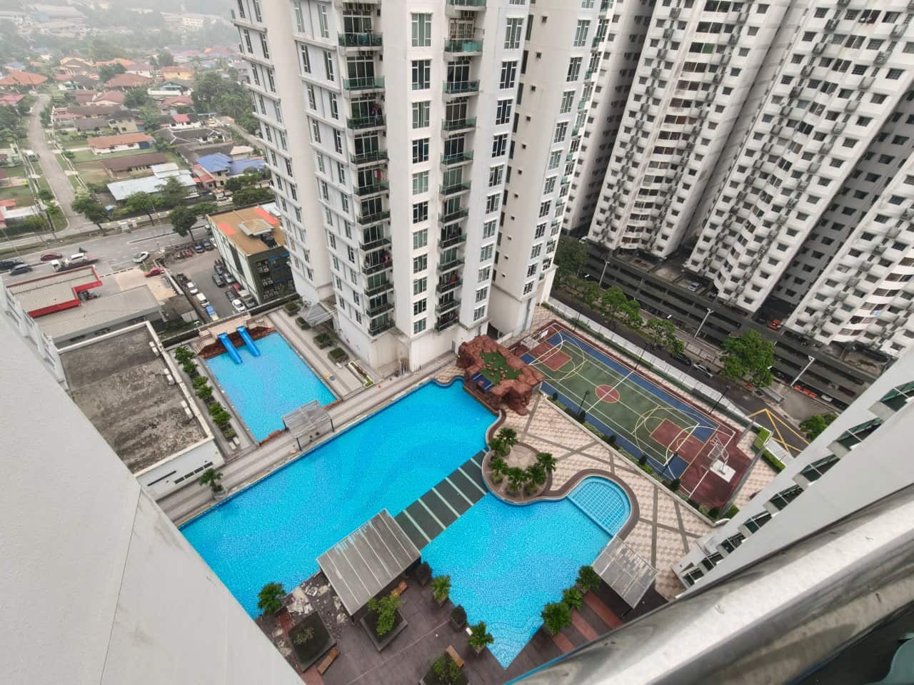 Condo Larkin 8