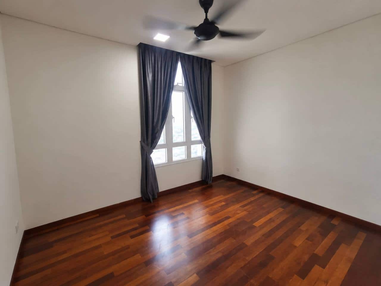 Condominium Medini 5