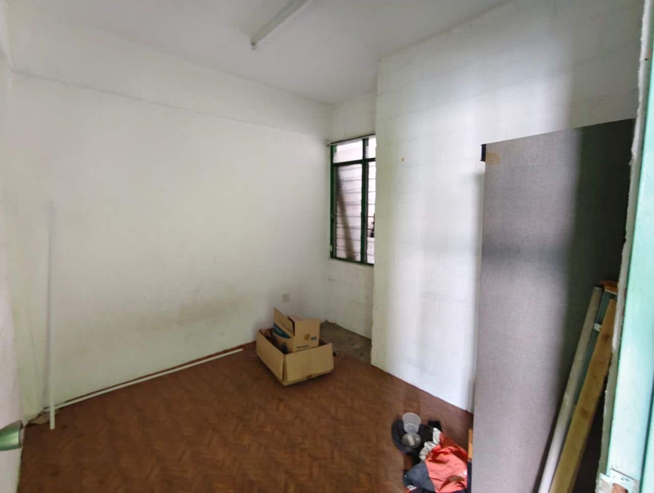 Low Cost Flat Temenggung 4