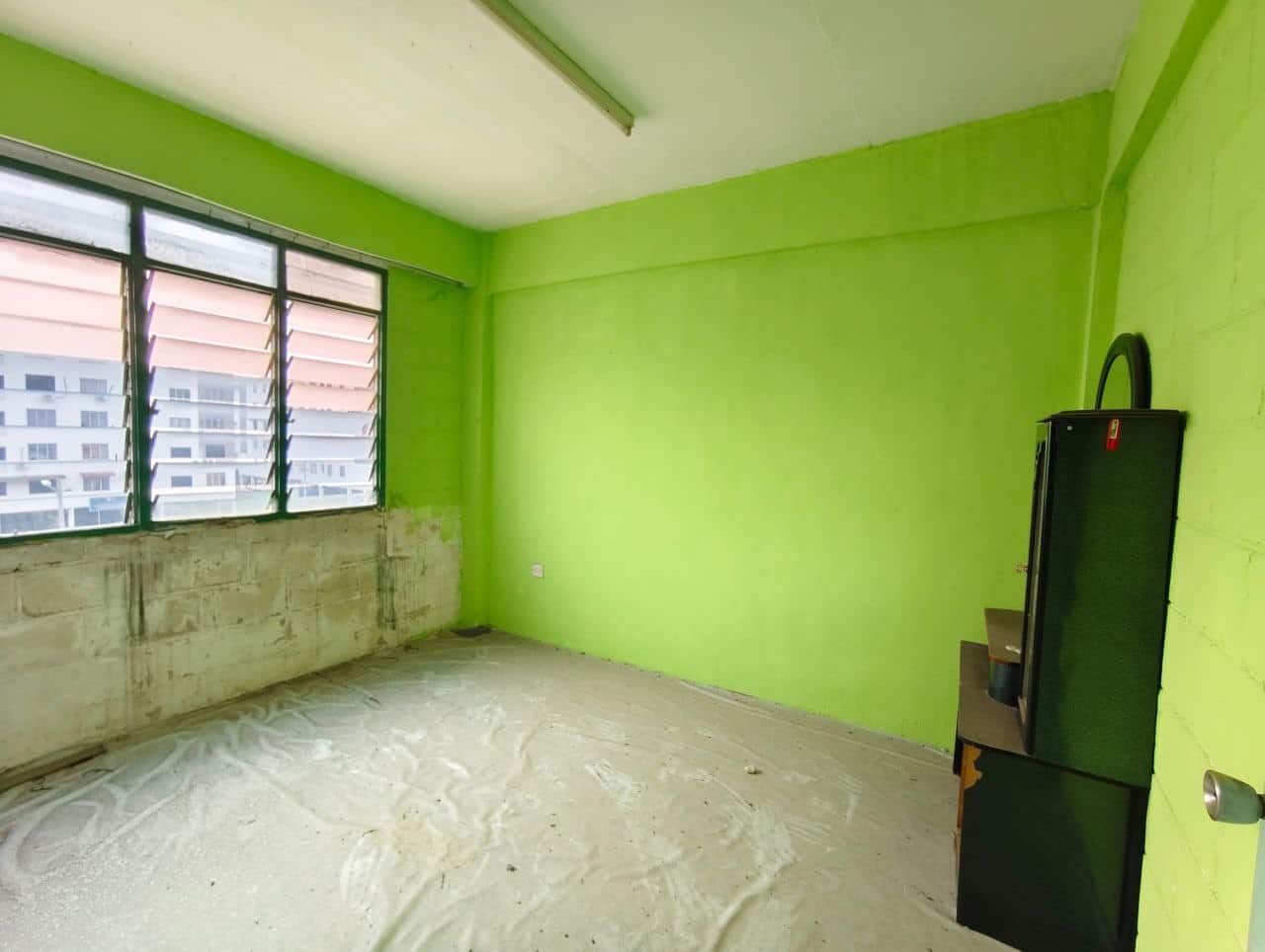 Low Cost Flat Temenggung 2