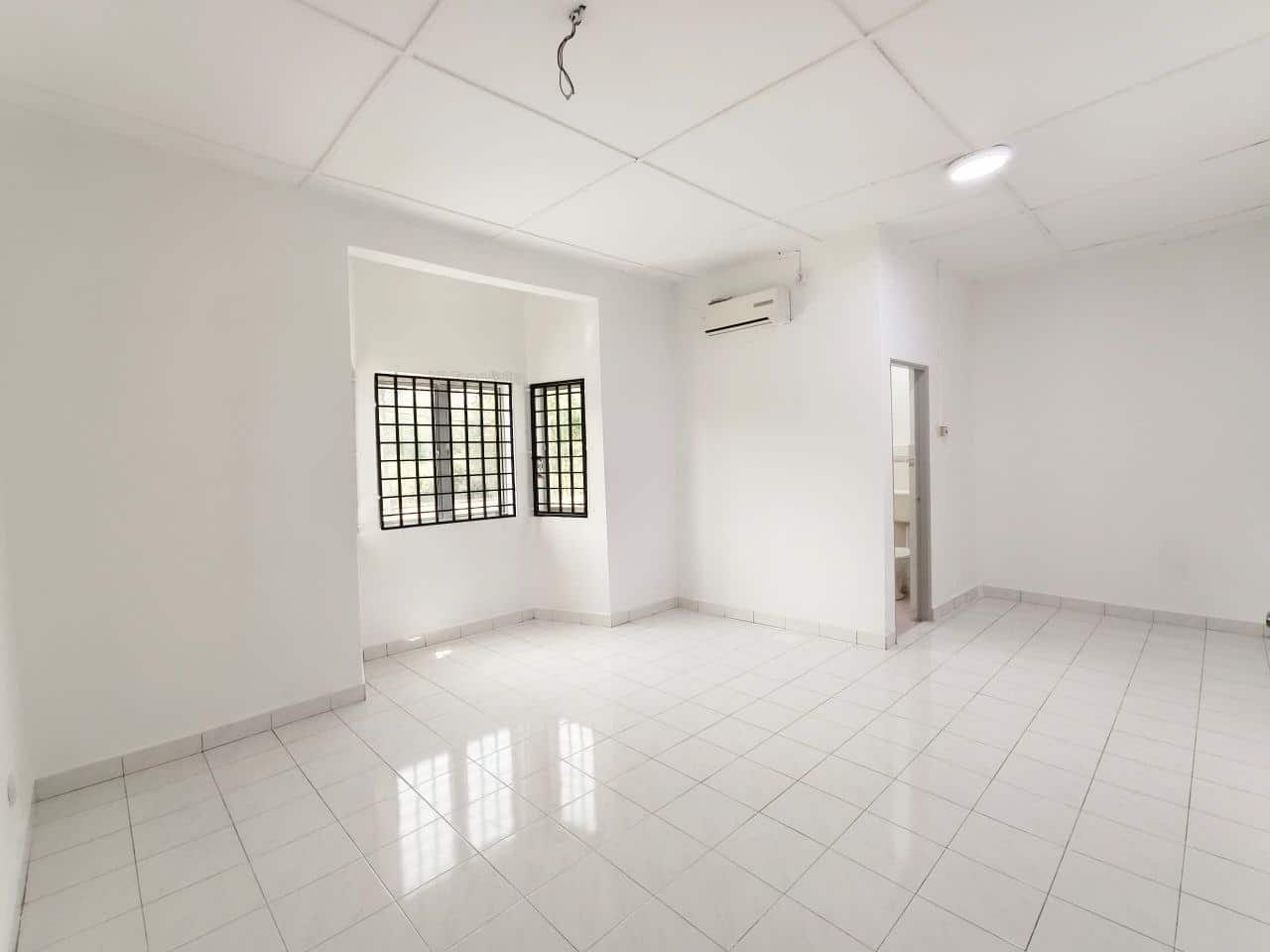 Double Storey Terrace Selesa Jaya 4