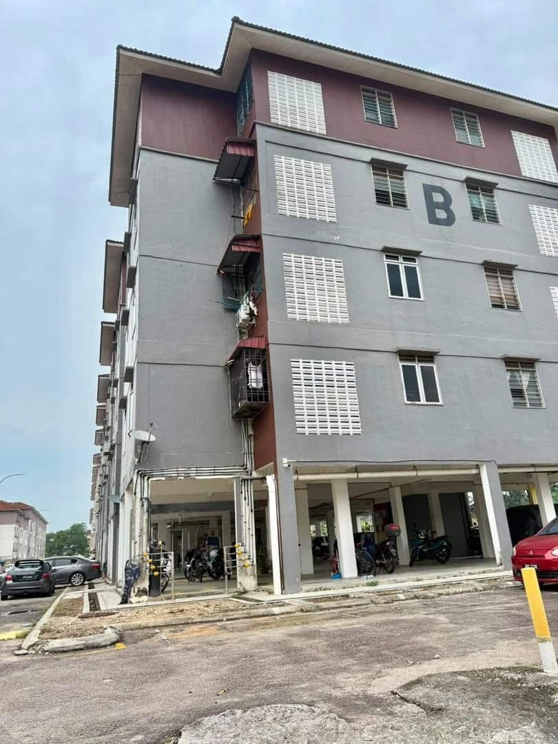 Flat Taman Perling 3