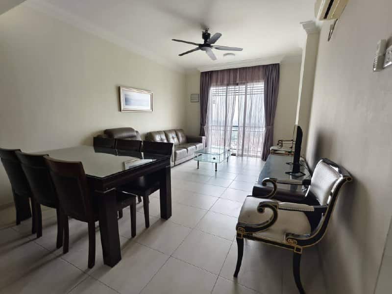 Condominium Molek Pine Tower 2